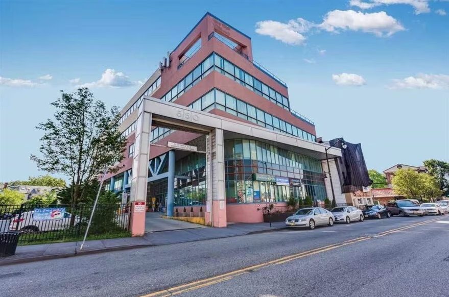 The building at 550 Newark Ave, Suite 401, Jersey City, NJ 07304
